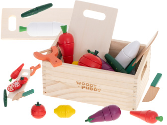 Drevená zelenina s náradím na prípravu