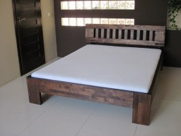 Posteľ LK1 180x200 cm - bukový masív o sile 4 cm + rošt ZADARMO