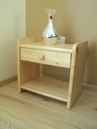 Nočný stolík z masívu Vilma - borovica